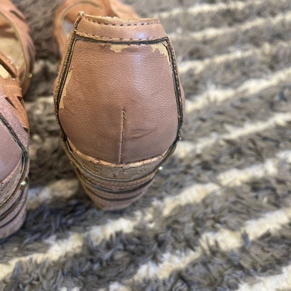 Adrienne Vittadini beige wedge sandals - Picture 5 of 9